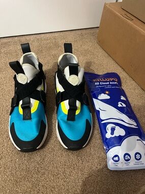 Nike Youth Huaraches Slip-On Sneakers in Blue, Black, Yellow, White